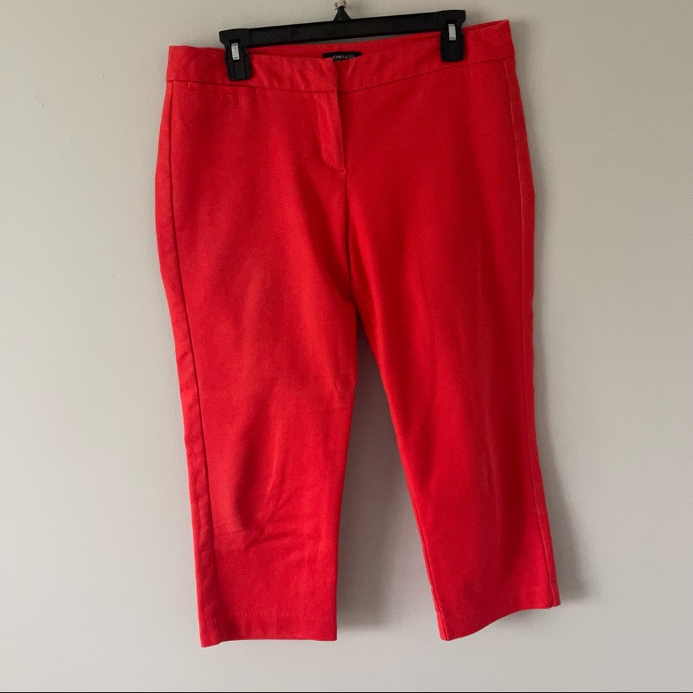 Jones New York red Capri pants